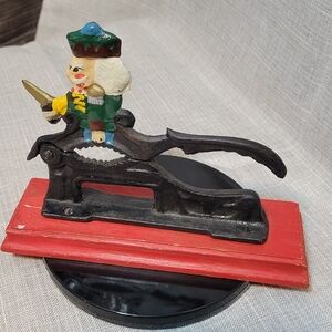 Vintage Nutcracker Cast Iron Paul Revere Hand Painted Nut Shell Cracker Soldier